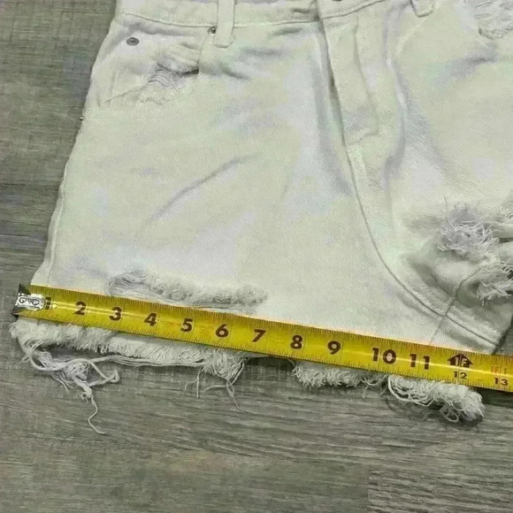 Princess Polly White Raw Hem Distressed Denim Shorty Shorts Sz 2 Boho Chic - Picture 11 of 13